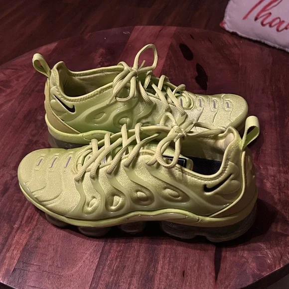 NiIKE AIR VAPORMAX PLUS - Picture 5 of 10